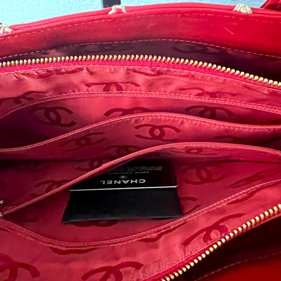 Surpique Tote Quilted Red Leather Medium handbag w/COA - Picture 5 of 8